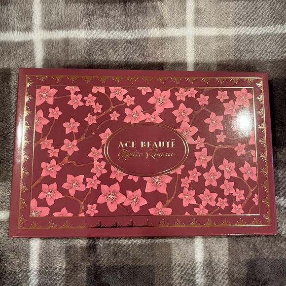 Ace Beautè - Mystic Romance Eyeshadow Palette - Picture 7 of 8